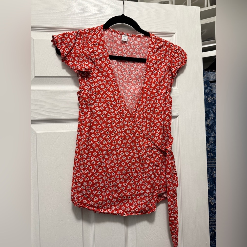 Old Navy Red Floral Wrap Top Size Small